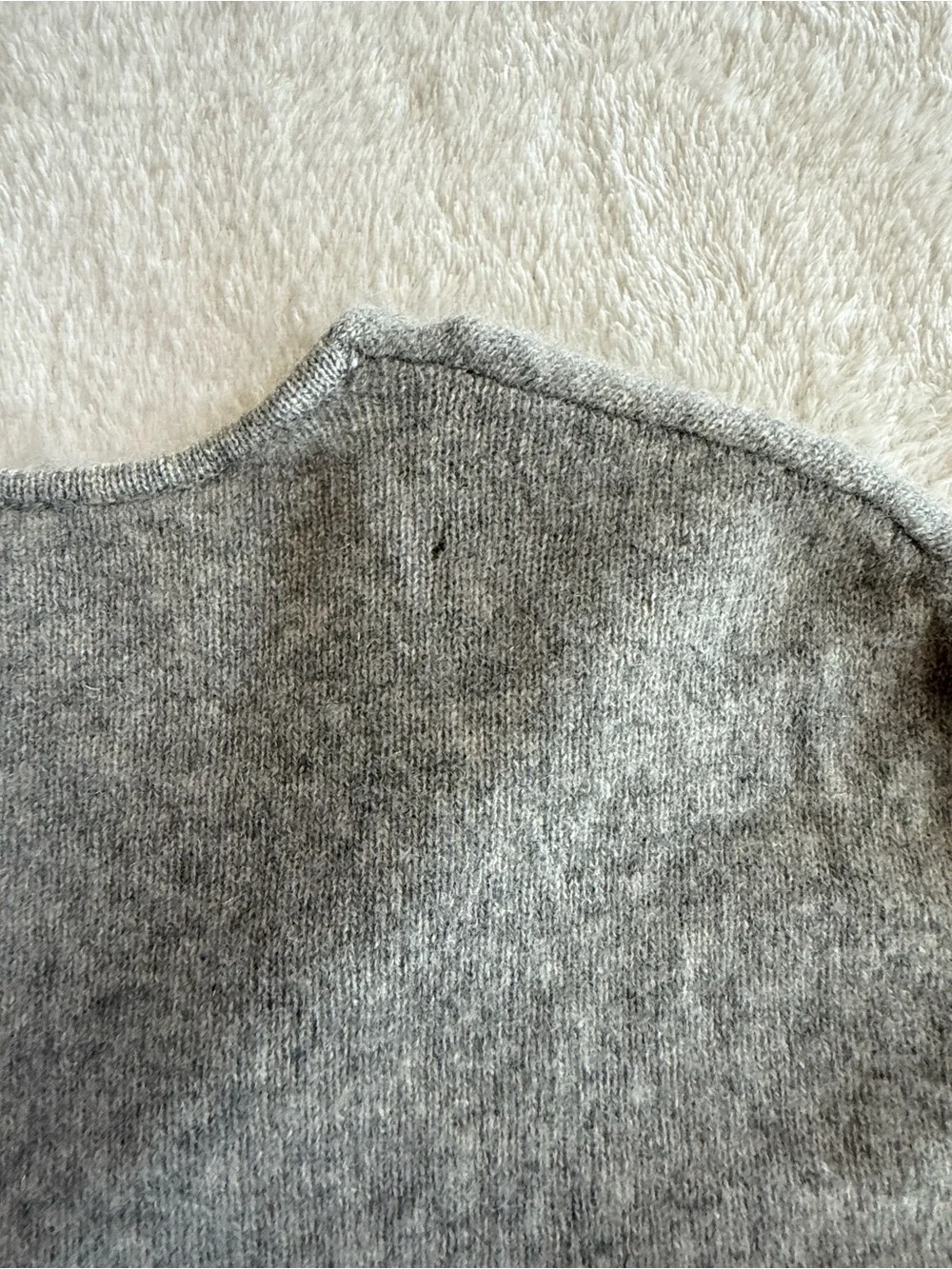 Vince Gray Cashmere Blend-Feel Sweater Women’s Small Short Sleeve Soft V-Neck